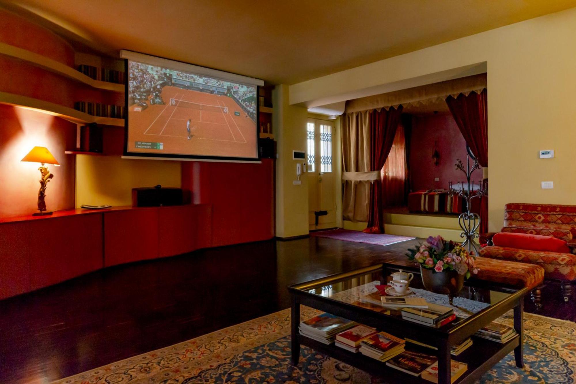 Bohemian Suite Spacious And Central Loft Болонья Экстерьер фото